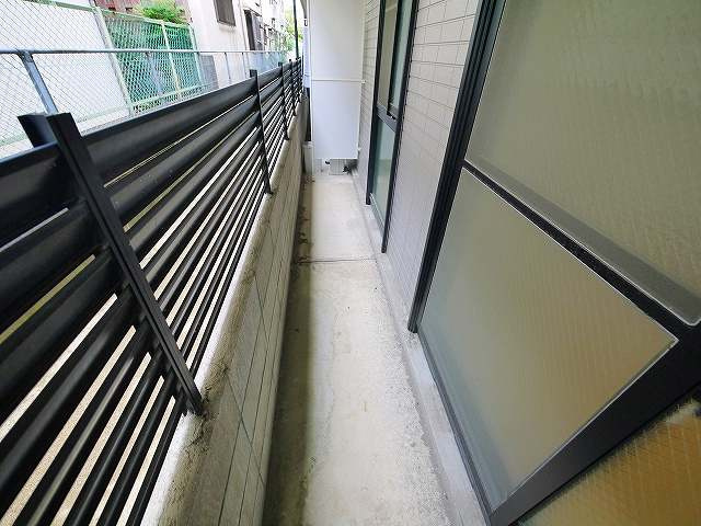 レオパレスナカノのバルコニー|外からの目が気にならないバルコニーで洗濯物が干せます