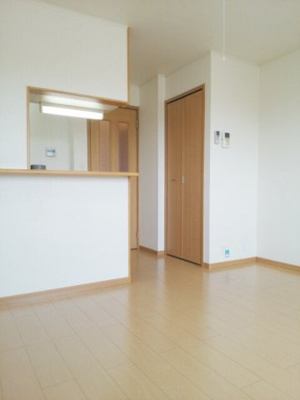 【居間・リビング】 | スウィ－ト・クリアネス | 【スウィ－ト・クリアネス】ゆったりとした居間です