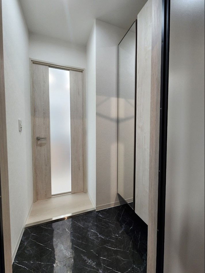 カーサ・セイケイの玄関|全身鏡付き玄関