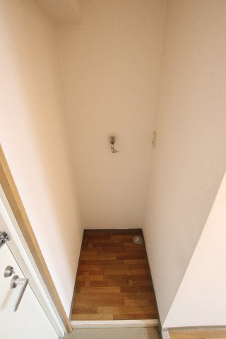 【設備】 | アーバンドゥ金剛 | 室内洗濯機置場