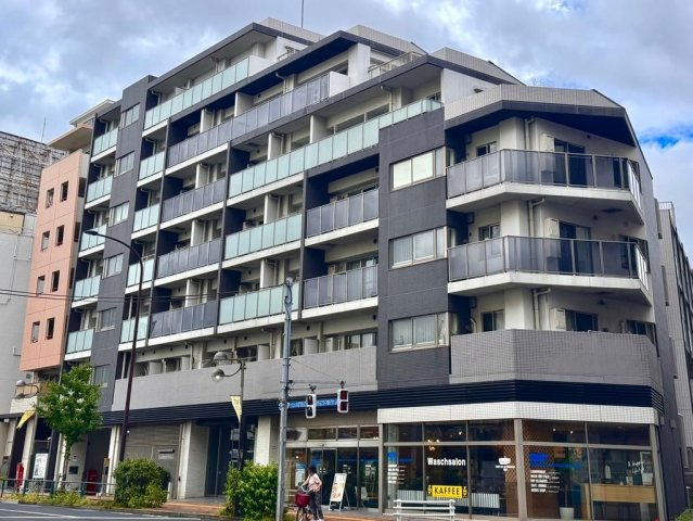 フェニシア学芸大学