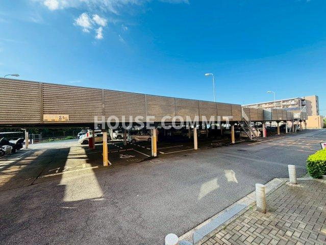 ライオンズガーデンシティ成田の駐車場