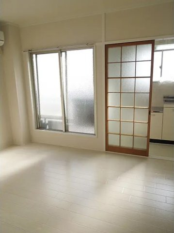 【大阪府】大阪市阿倍野区　1棟収益マンションの洋室