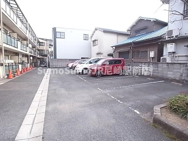 ブバリア園田の駐車場|駐車場です