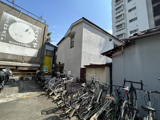 南千住２丁目　売地の周辺|北側隣地は駐輪場で解放感があります