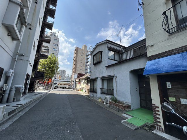 南千住２丁目　売地の前面道路含む現地写真