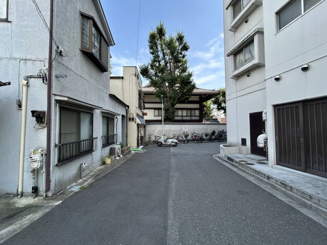 南千住２丁目　売地の前面道路含む現地写真