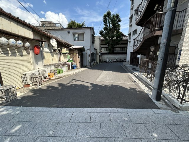 南千住２丁目　売地の前面道路含む現地写真