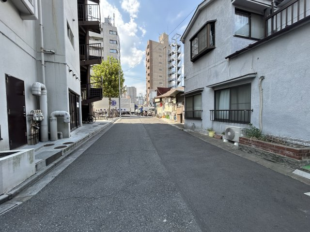 南千住２丁目　売地の前面道路含む現地写真