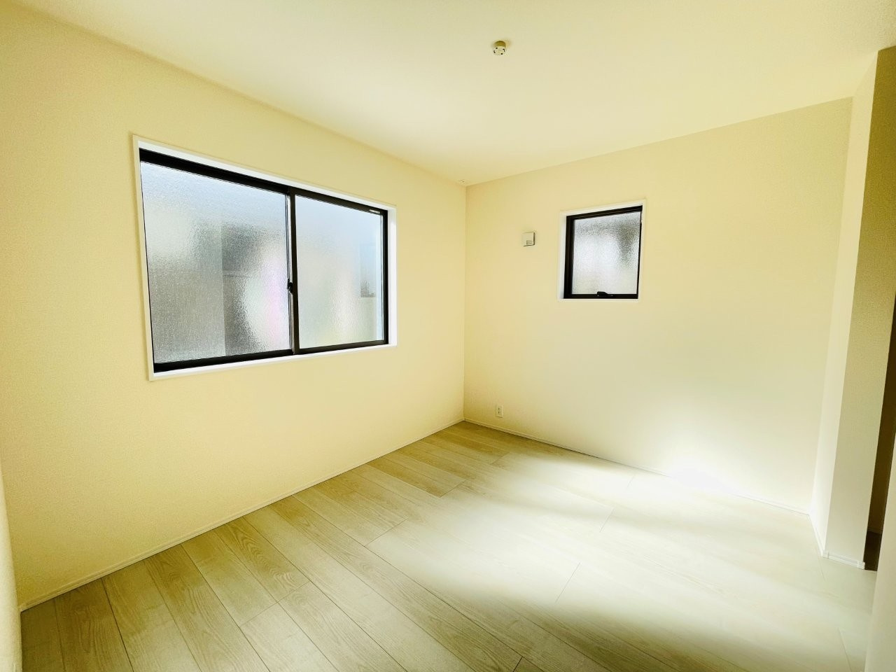 岡崎第255下和田町　新築分譲住宅　全3棟　1号棟の洋室|独立した居室は来客時や、リビングの音が気にならないので個室としても活躍します♪