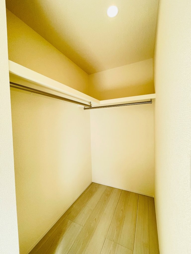 岡崎第255下和田町　新築分譲住宅　全3棟　1号棟の収納|居室にはウォークインクローゼットを完備。家族の衣類がスッキリ片付きます♪