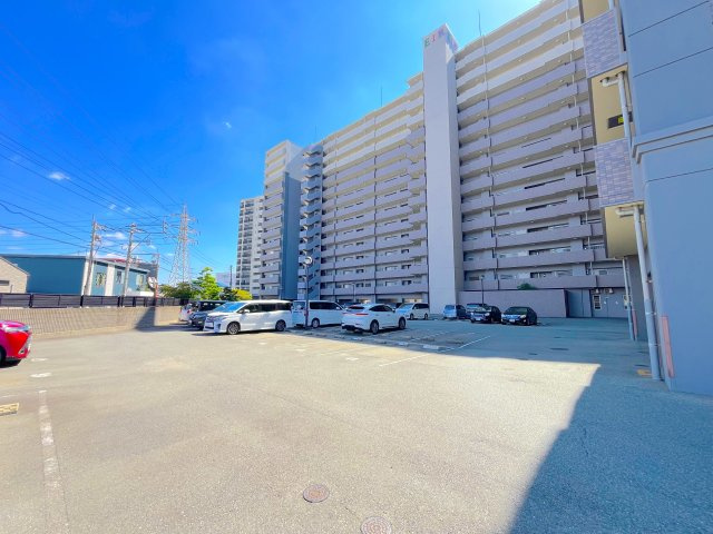 エイルマンション粕屋中央グランディスの駐車場