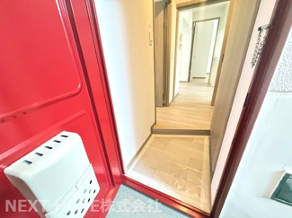 【玄関】 | 東難波住宅１号棟 | 玄関には大きなシューズBOXが設けられております♪たくさんの靴の収納ができます！！