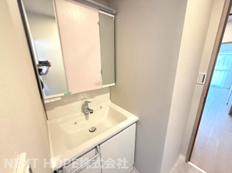 【独立洗面台】 | 東難波住宅１号棟 | 新品の洗面化粧台です♪シャワー水栓で使い勝手も良いです！！