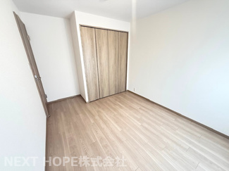 【洋室】 | 東難波住宅１号棟 | 洋室5.4帖です♪クローゼットも設けられております！室内を有効に使用していただけます！！