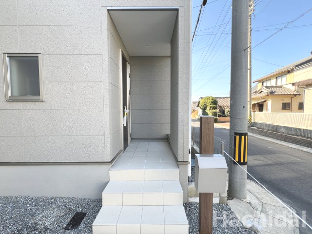 碧南市堀方町（新築一戸建）のエントランス