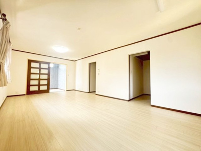 【居間・リビング】 | 箕面市小野原西1丁目貸家