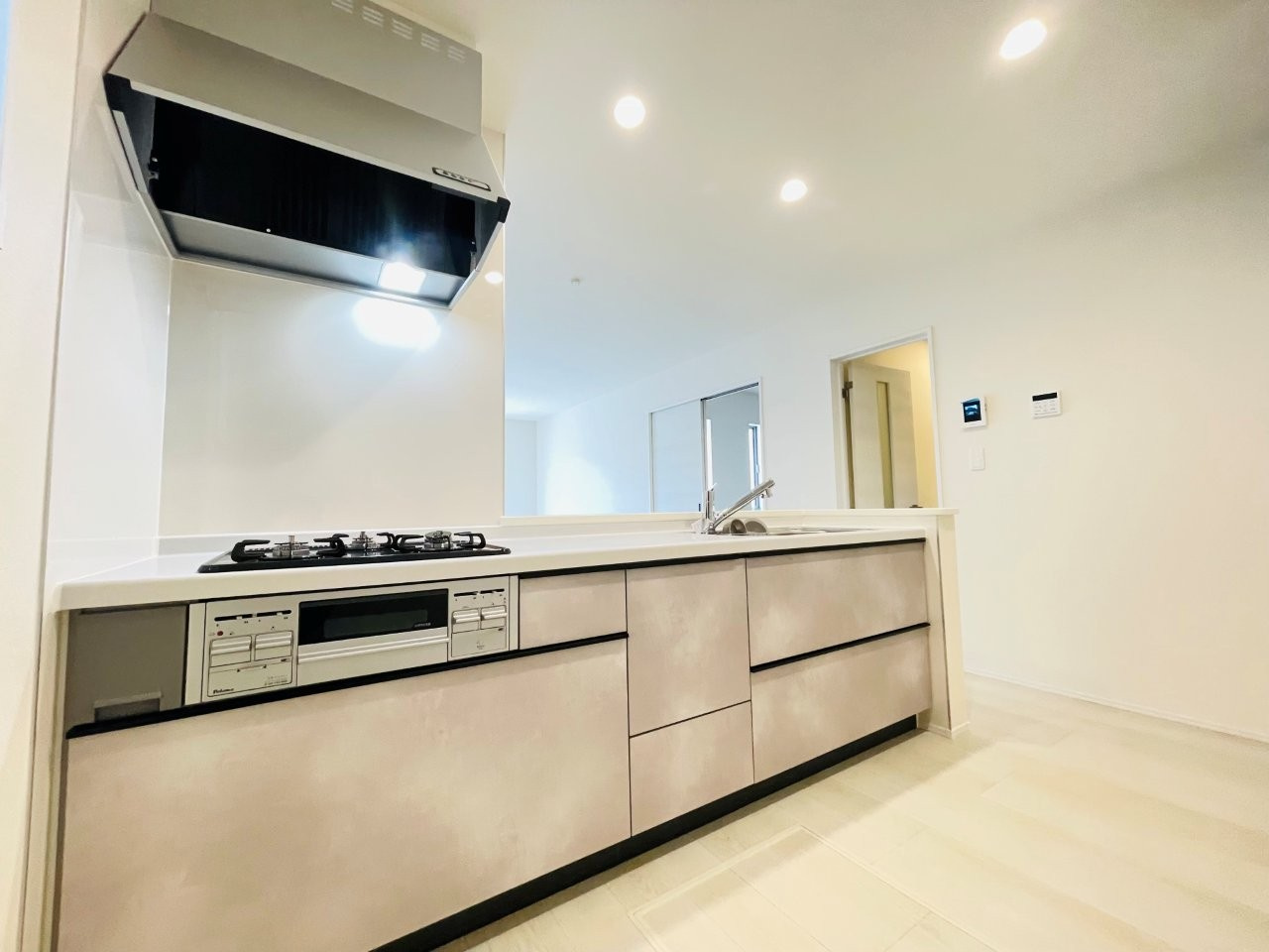 岡崎第255下和田町　新築分譲住宅　全3棟　2号棟のキッチン|使い勝手の良いシステムキッチン。