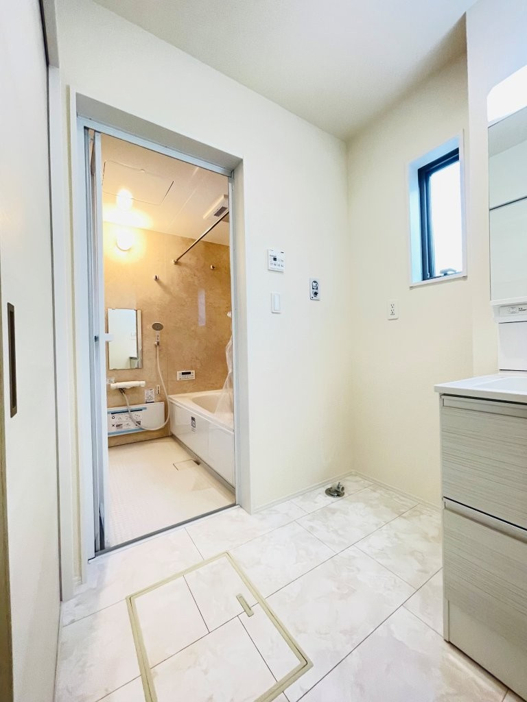 岡崎第255下和田町　新築分譲住宅　全3棟　2号棟の脱衣所