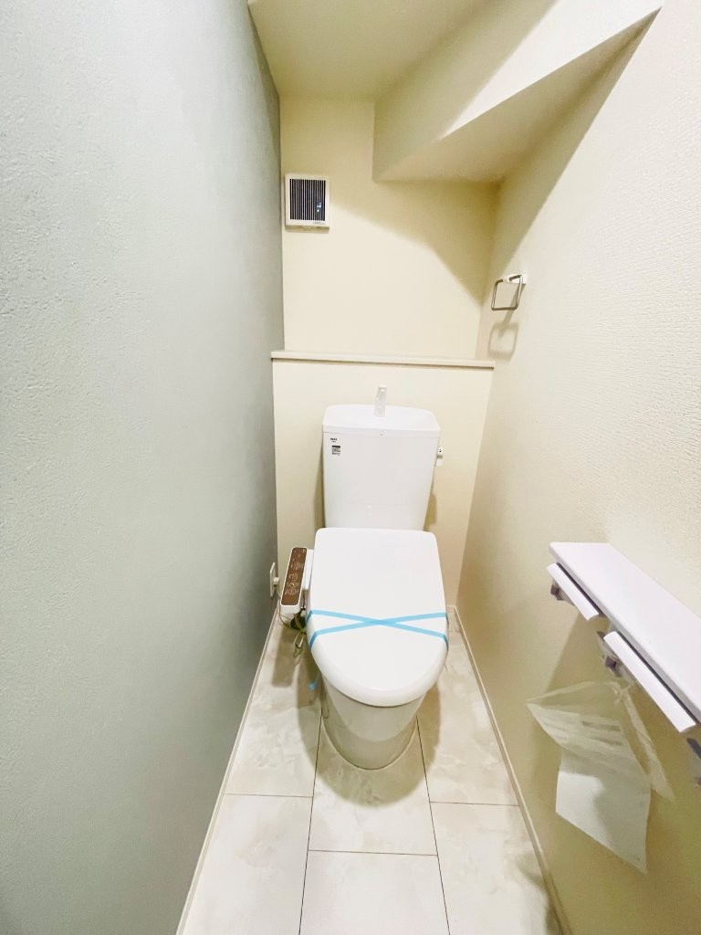 岡崎第255下和田町　新築分譲住宅　全3棟　2号棟のトイレ|1階、2階とも温水洗浄機能付きトイレです。