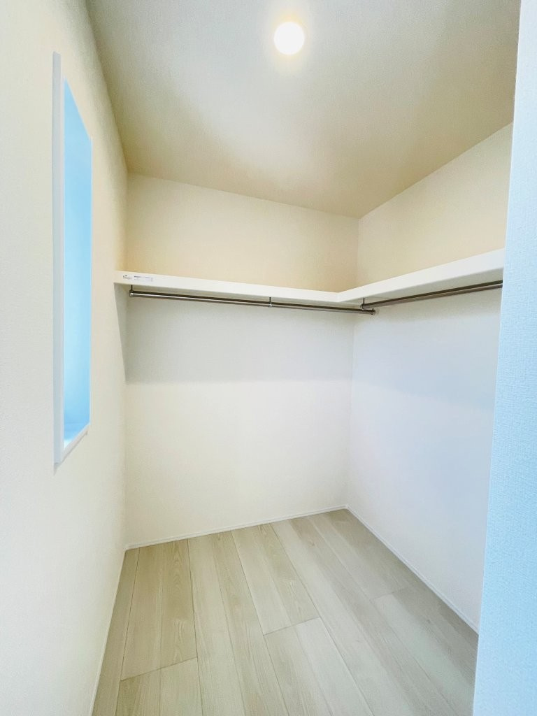 岡崎第255下和田町　新築分譲住宅　全3棟　2号棟の収納|居室にはウォークインクローゼットを完備。家族の衣類がスッキリ片付きます♪