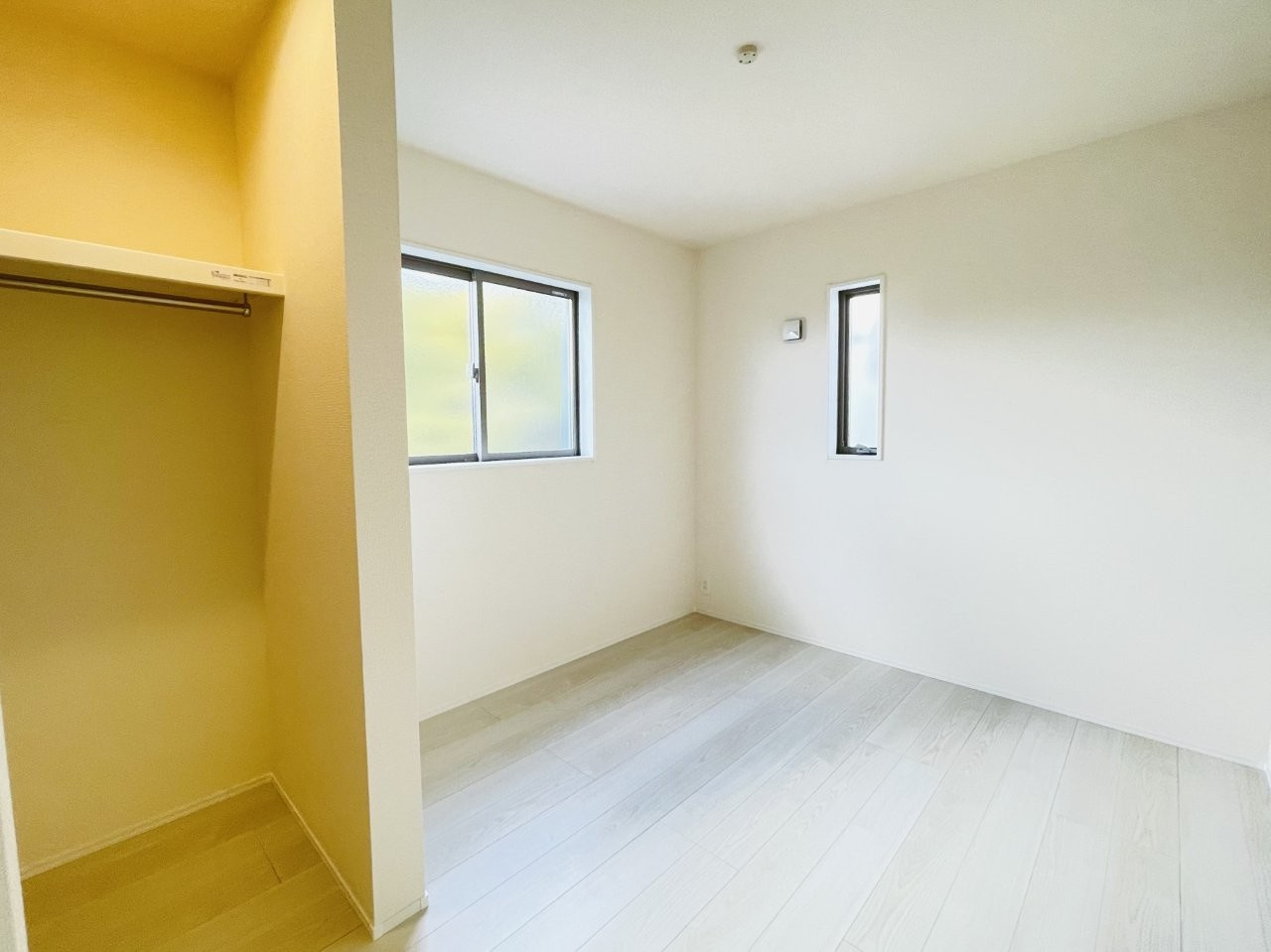 岡崎第255下和田町　新築分譲住宅　全3棟　2号棟の洋室|お陽さまの光とさわやかな風をたっぷりとりこめます。室内はいつも明るい印象なので気持ちの良い朝を迎えられます