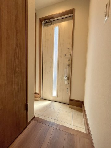 八潮市古新田　新築戸建　全1棟の玄関|玄関の写真です