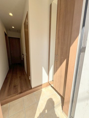 八潮市古新田　新築戸建　全1棟の玄関|トールタイプのシューズボックスでたっぷり収納出来ます