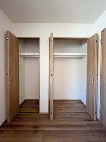八潮市古新田　新築戸建　全1棟の収納|クローゼットが2ヶ所付いているのでご夫婦で分けてお使いいただけます