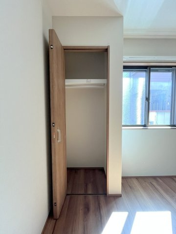 八潮市古新田　新築戸建　全1棟の収納|1階洋室のクローゼットです