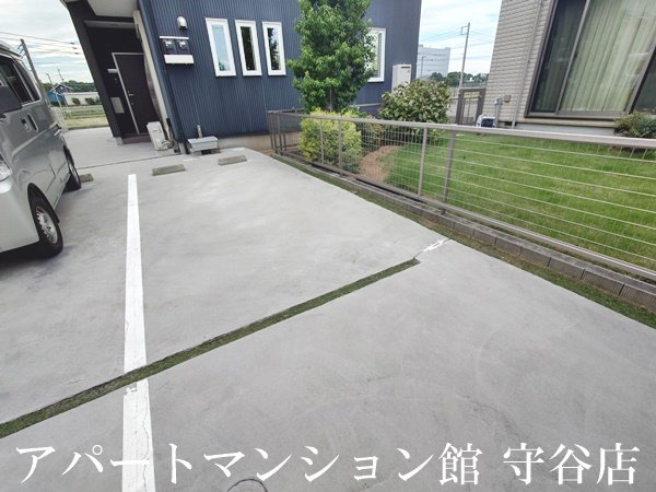 リトルオリーブの駐車場