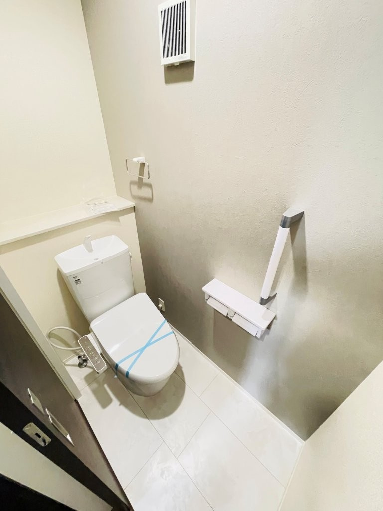 岡崎第255下和田町　新築分譲住宅　全3棟　3号棟のトイレ|1階、2階とも温水洗浄機能付きトイレです。