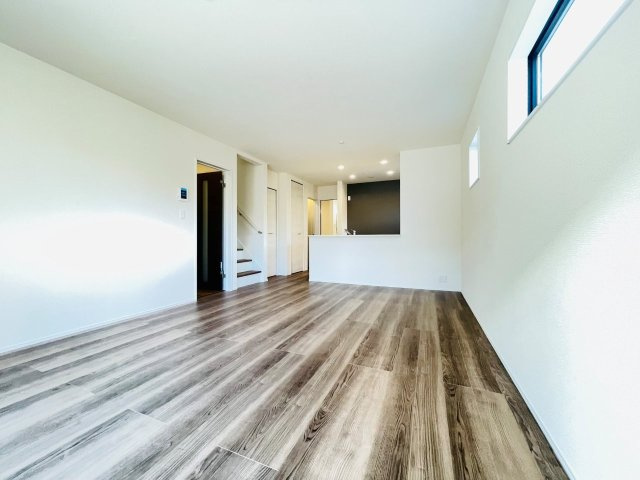 岡崎第255下和田町　新築分譲住宅　全3棟　3号棟の居間・リビング|家族でくつろげる広々としたリビングダイニング。