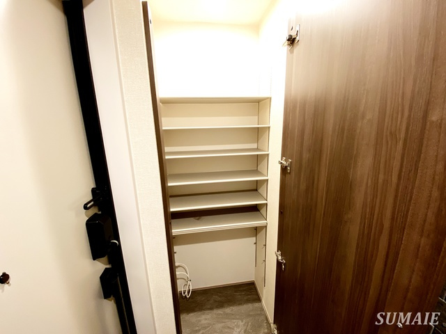 ゆずり葉の玄関|たっぷり収納できるシューズクローク☆