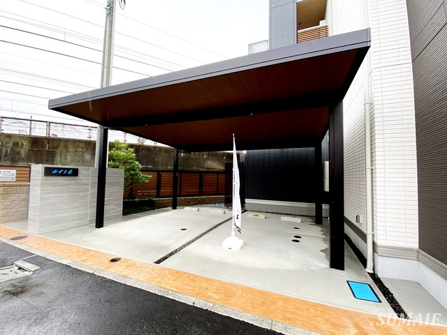 ゆずり葉の駐車場|屋根付き駐車場！