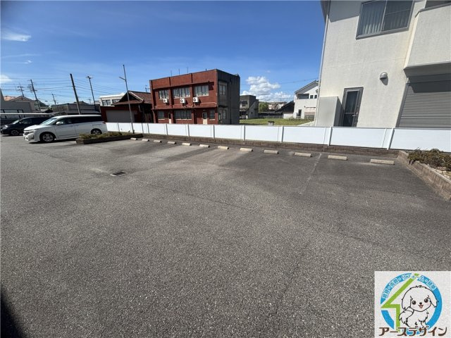 ユニグランデ山手の駐車場