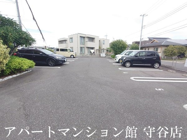 プランドール（研究学園）の駐車場