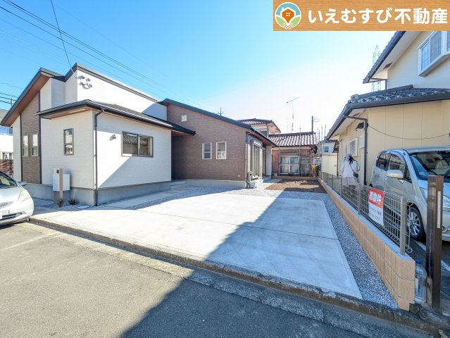 BLOOMING GARDEN　熊谷市新堀の駐車場|2台駐車可能なスペース完備
しっかり舗装してある駐車スペースで天気が悪く足元が悪い日でも乗り降りしやすい♪