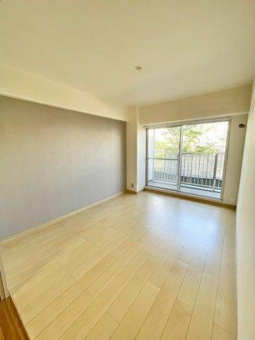 ネオハイツ城東　1階の洋室