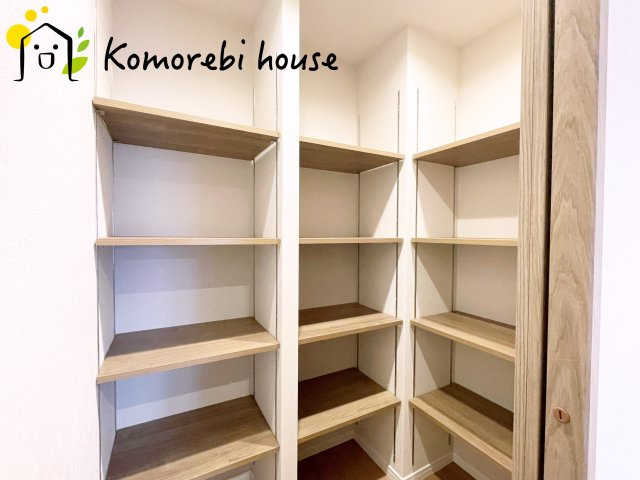 プロムナード大宮春野B-4番館の収納|便利な収納スペースです