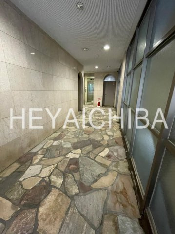 レイローズビルのロビー