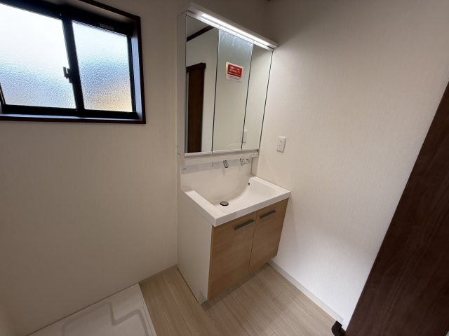 小野原西1丁目貸家の独立洗面台