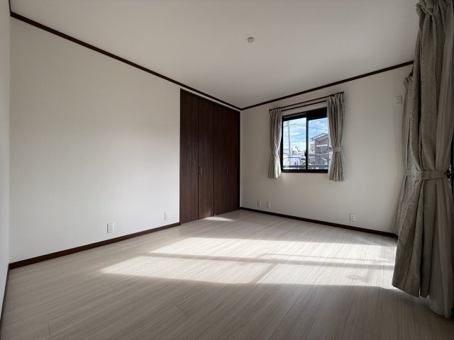 小野原西1丁目貸家の洋室