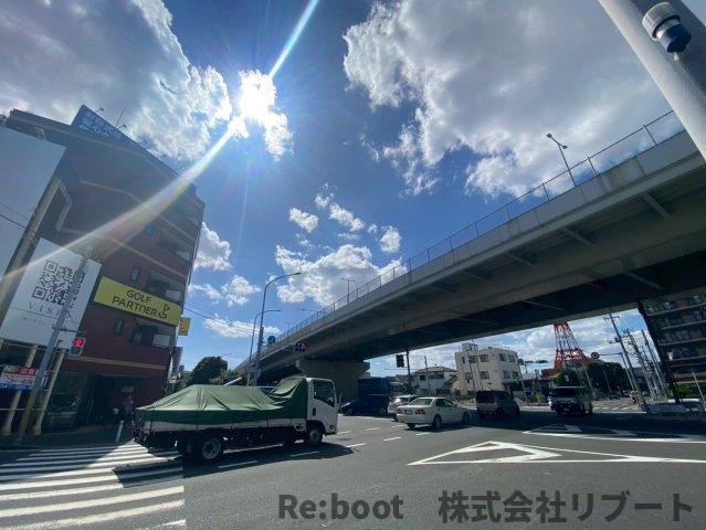 リバティの周辺