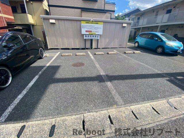 リバティの駐車場