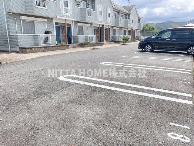 シャンド・フルーレａｉの駐車場|敷地内に駐車場があります○