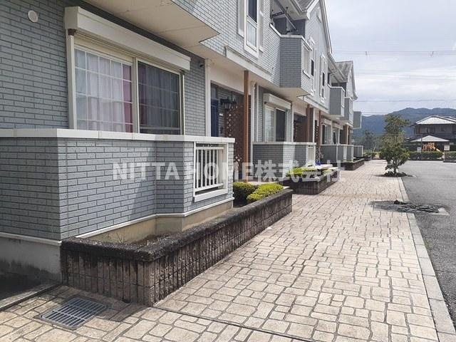 シャンド・フルーレａｉのエントランス|鉄骨造のアパートです◇