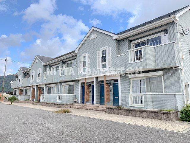 シャンド・フルーレａｉの外観|角部屋☆１階２ＬＤＫのお部屋です◇