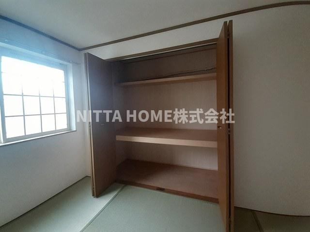 シャンド・フルーレａｉの収納|６帖の和室に収納が付いています(*^-^*)