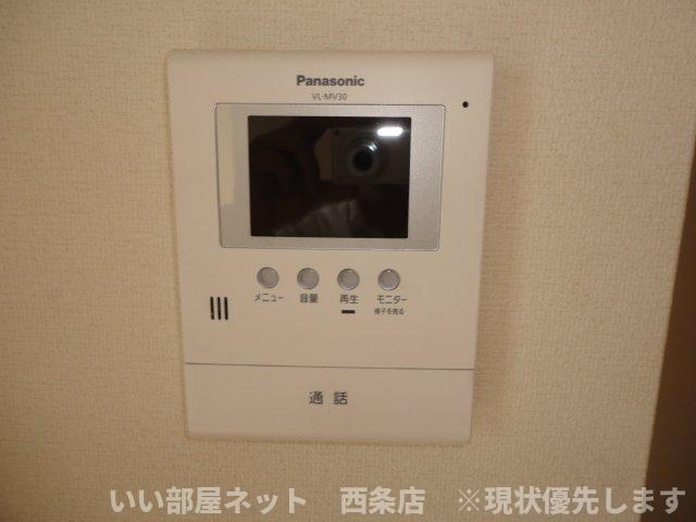 レジデンス萩生の内装|カメラ付インターホン